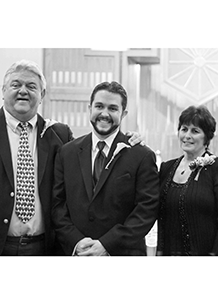 Justin with his father Jerry and mother Nancy at his Wedding to Kerri Haire - Thumbnail